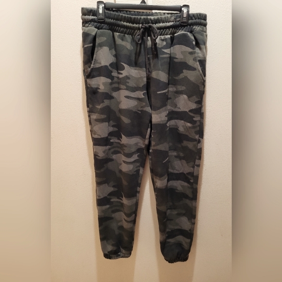Wild Fable Camo Joggers, EUC - Picture 3 of 5